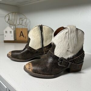 Sterling River Cowhide Harness Women’s 7.5 Western Ankle Boots Hair On Hide